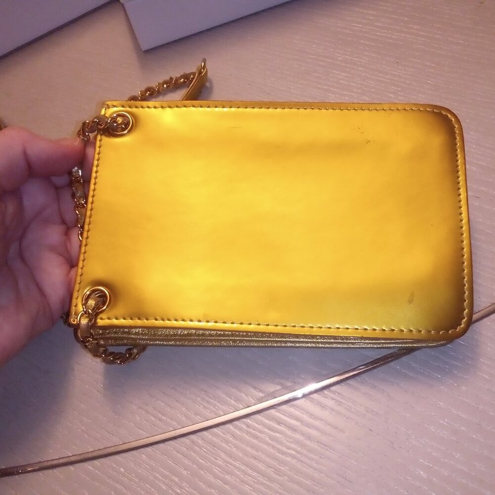 Chanel Gold Patent Leather Interlocking CC Crossbody - Picture 4 of 17